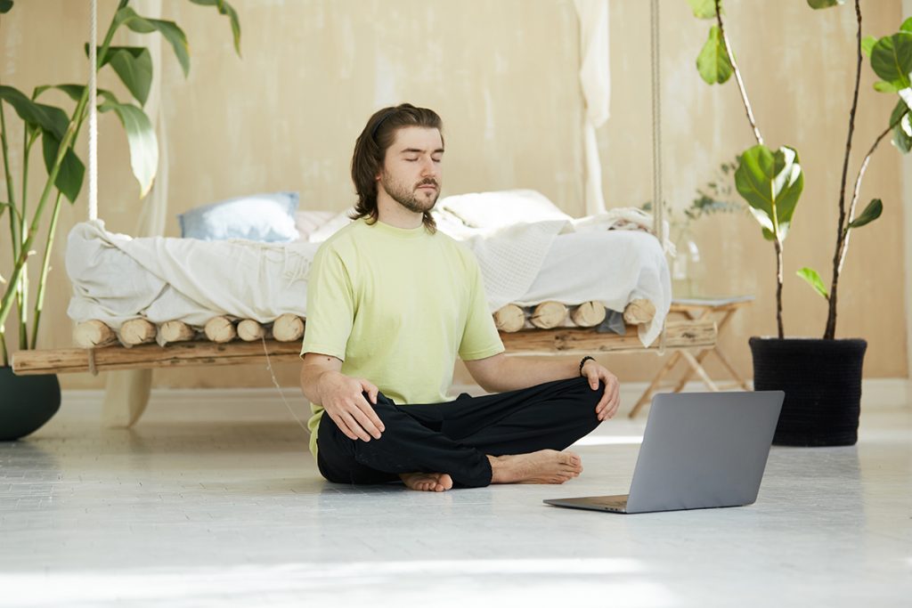 Het gebruik van meditatie apps of online communities kan je zen gevoel bevorderen.